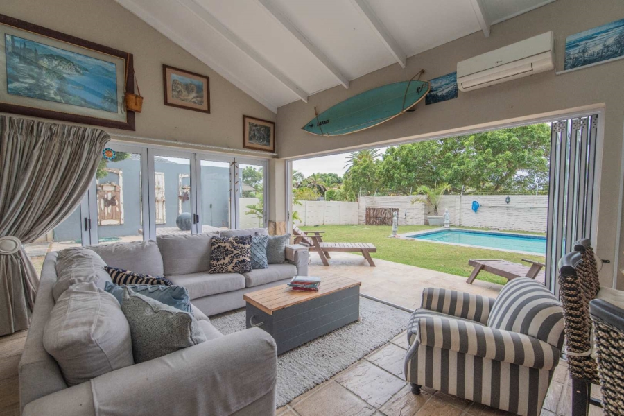 8 Bedroom Property for Sale in Summerstrand Eastern Cape